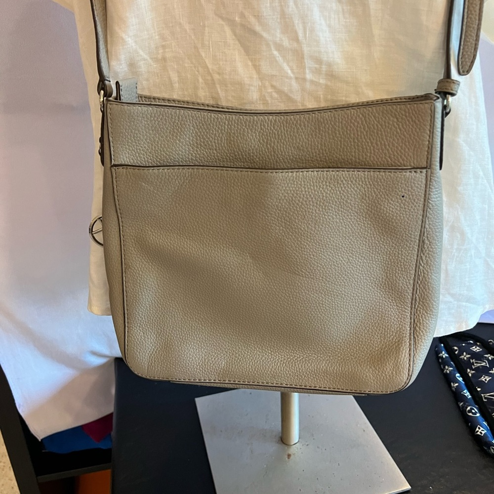 Michael Kors, beautiful gray handbag use it as a Crossbody or over the shoulder